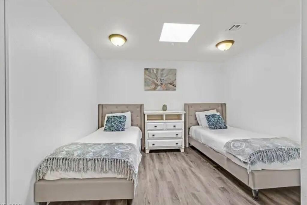 Vila Beautiful Oasis With Rv Or Boat Parking Henderson Exteriér fotografie